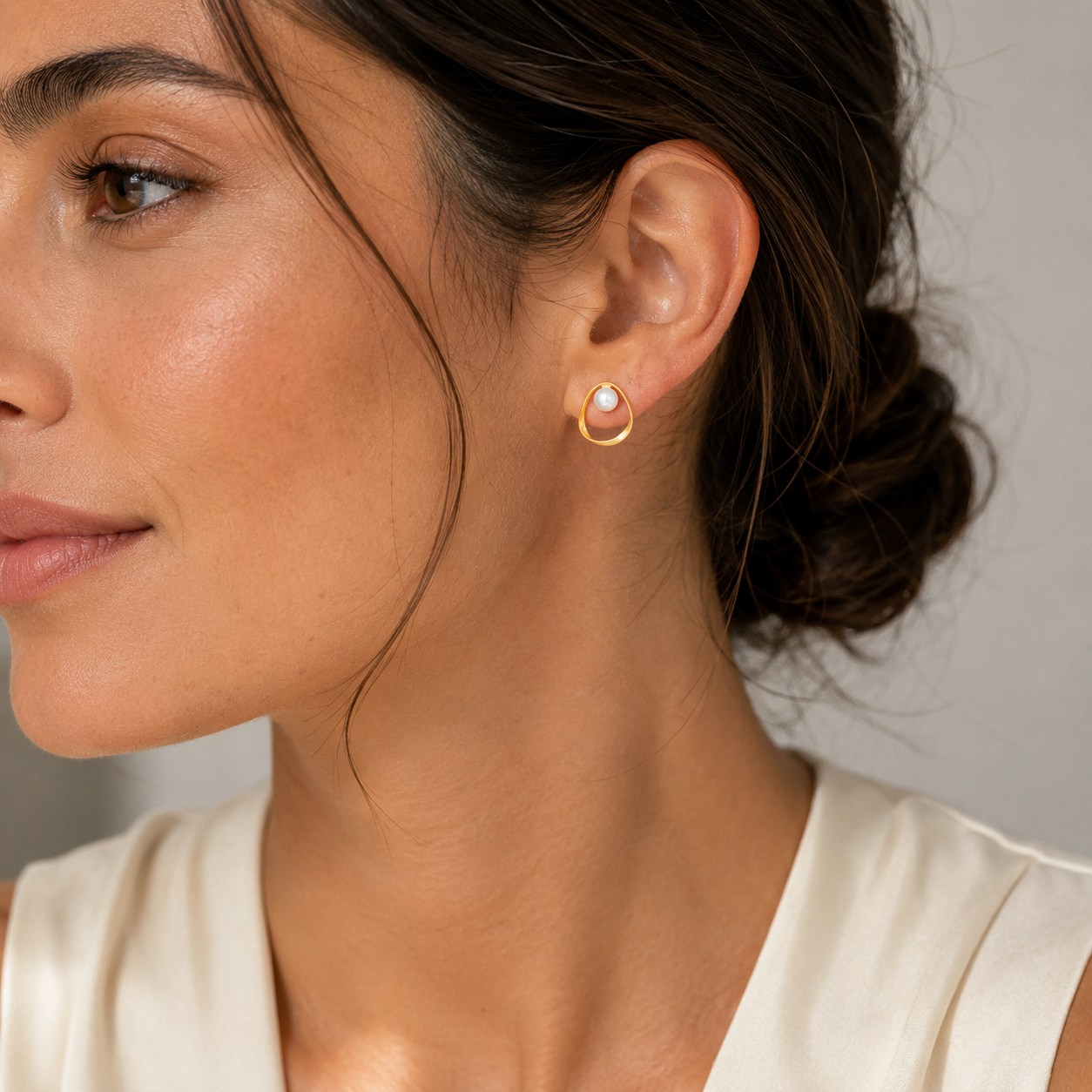 Elara Pearl Earrings