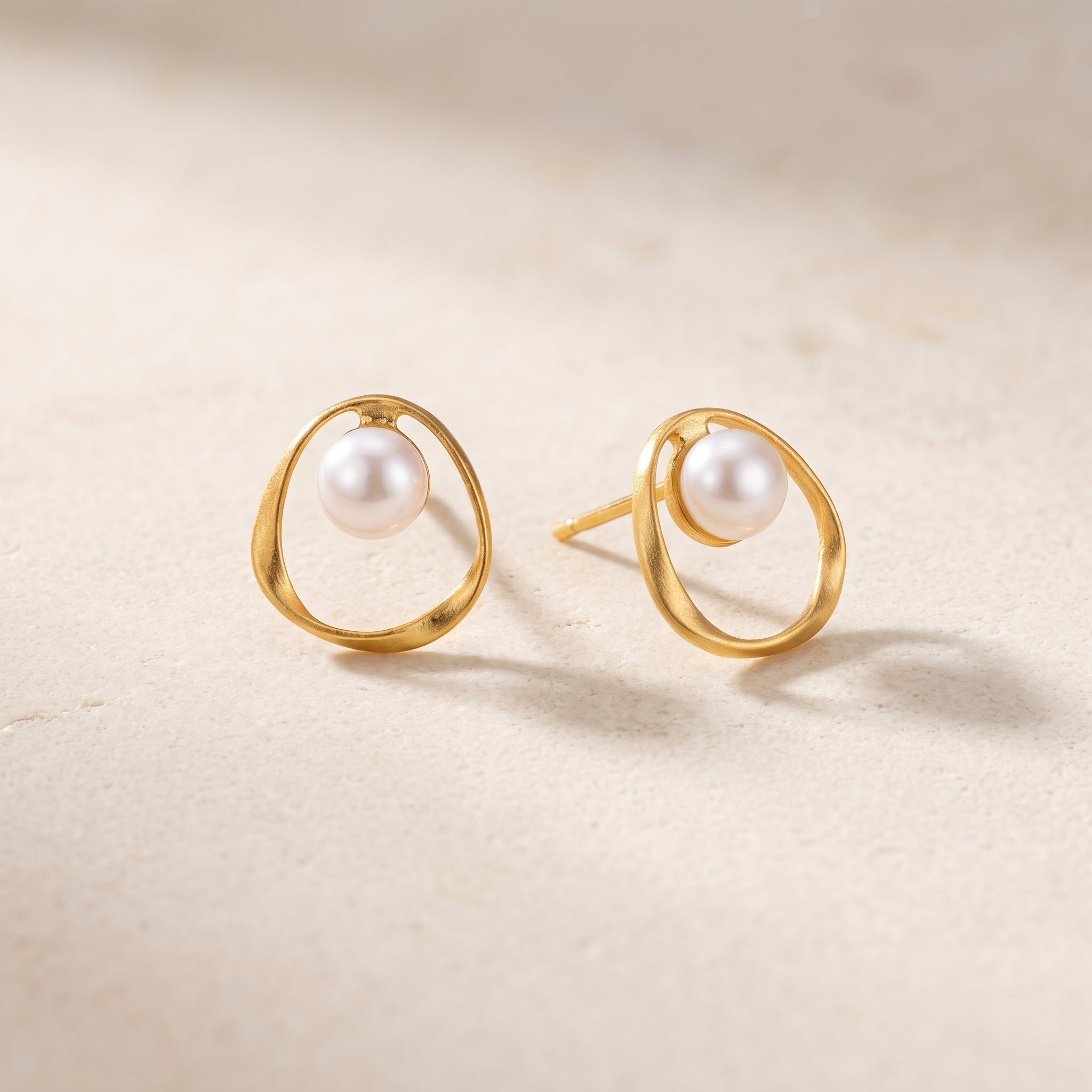 Elara Pearl Earrings