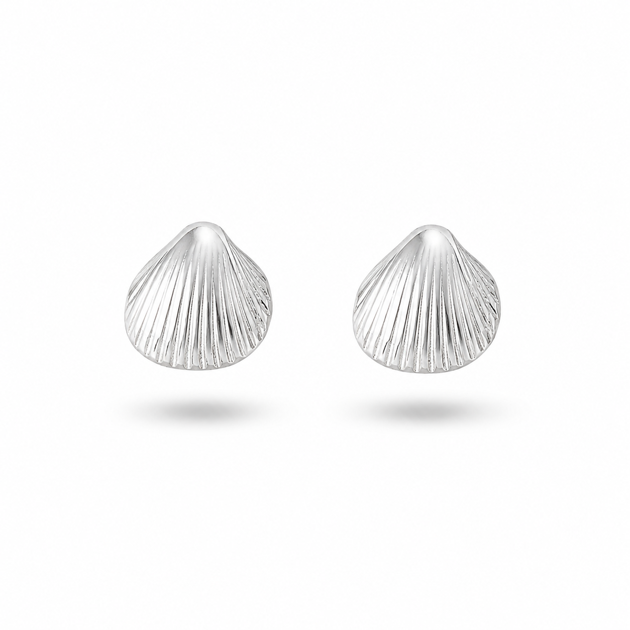 Boucles d'oreilles clous coquillage argenté