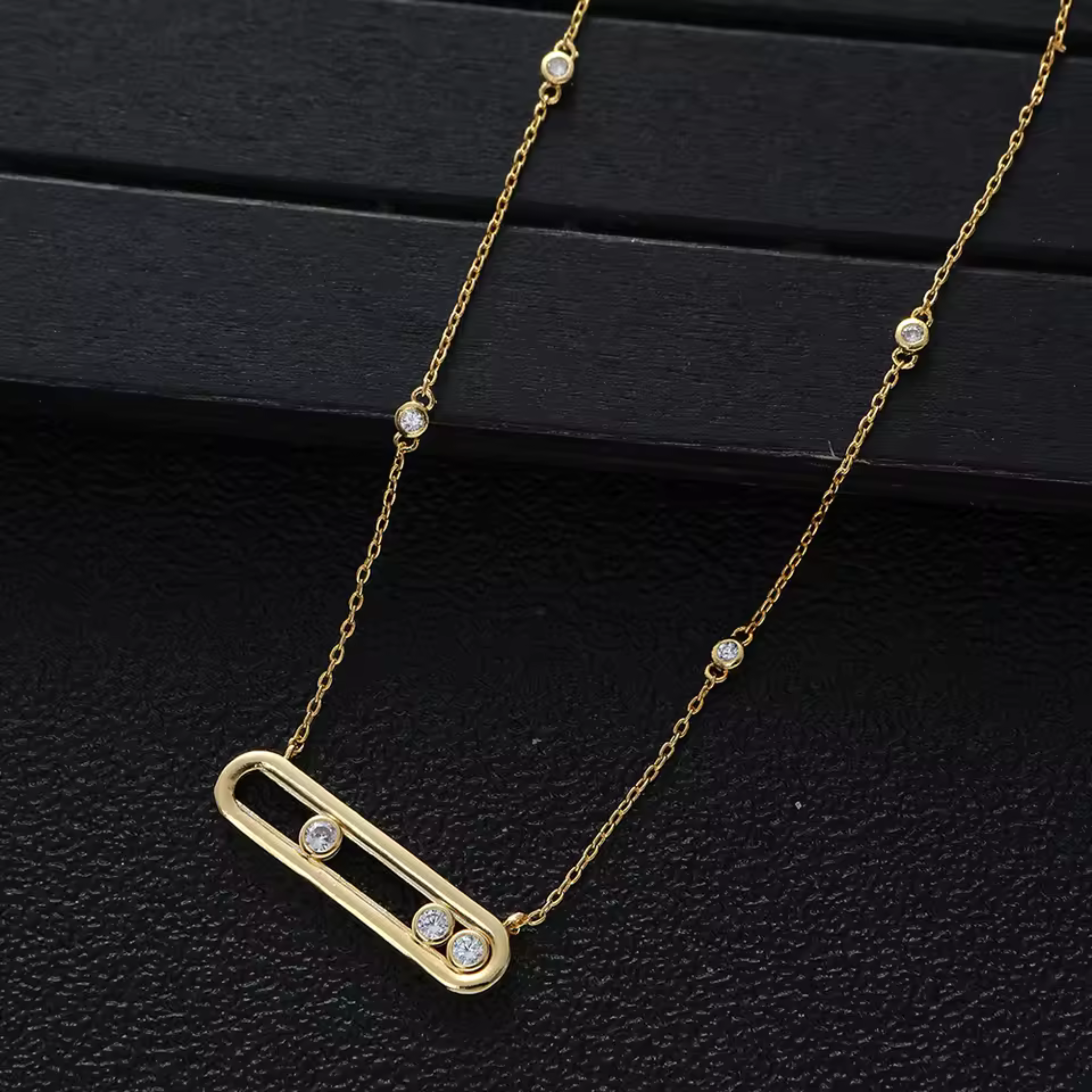 Orbit Motion Necklace