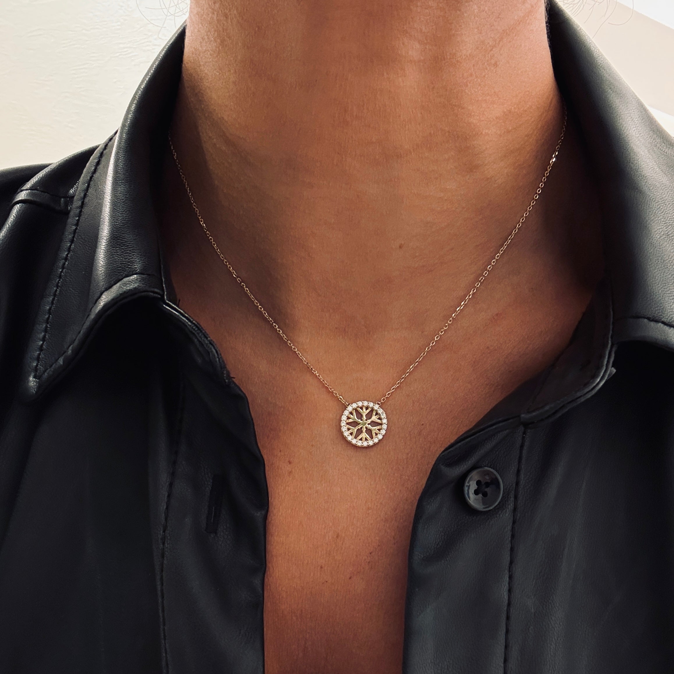 Framed Snowflake Necklace - Necklace - Kia Concept Store