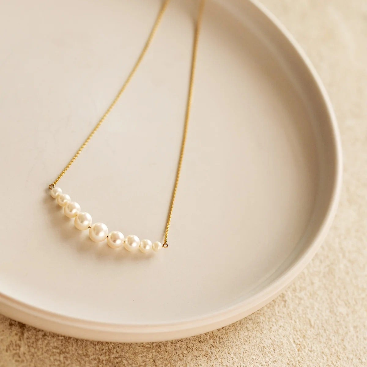 Gradual Pearl Necklace