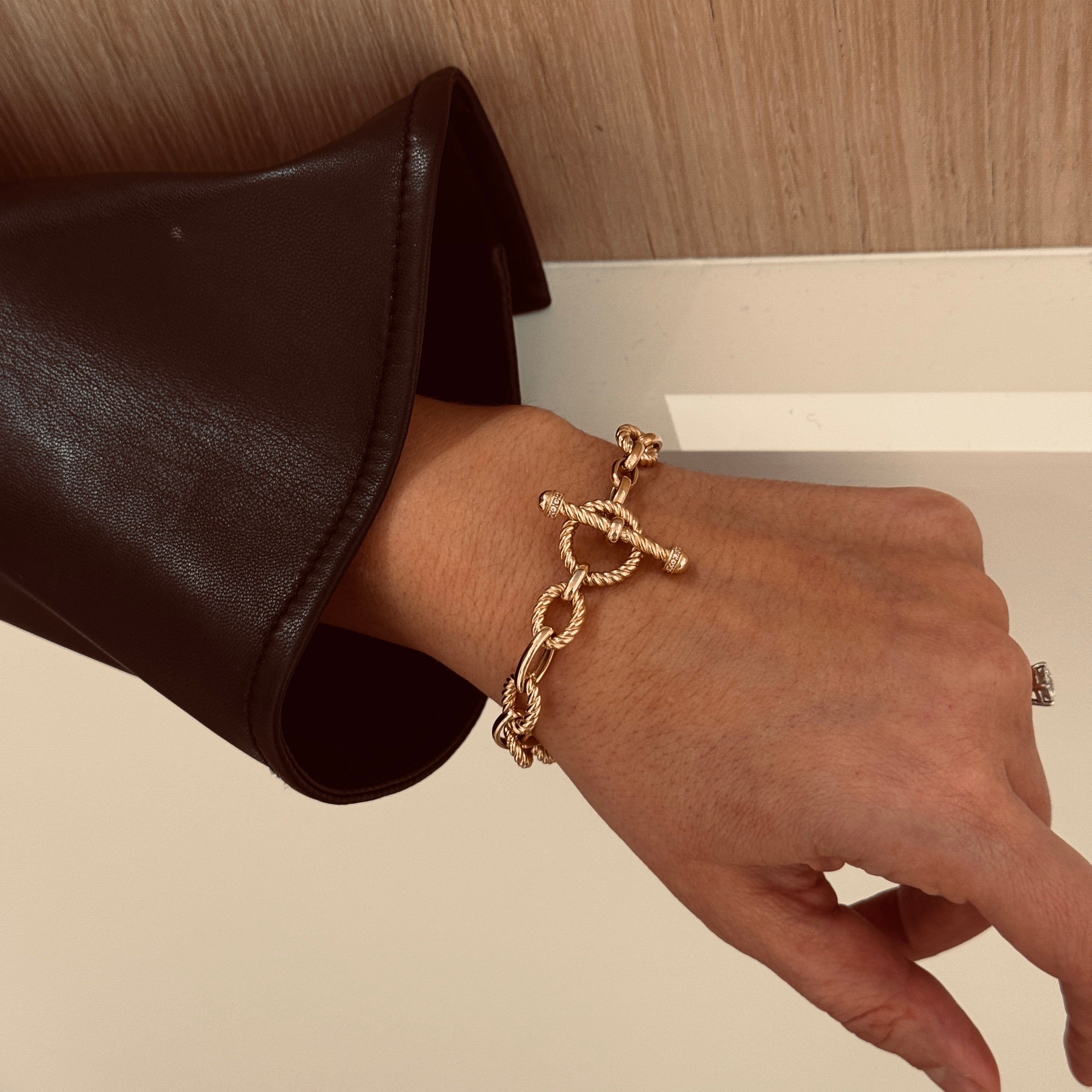 BoldLink Twist Bracelet