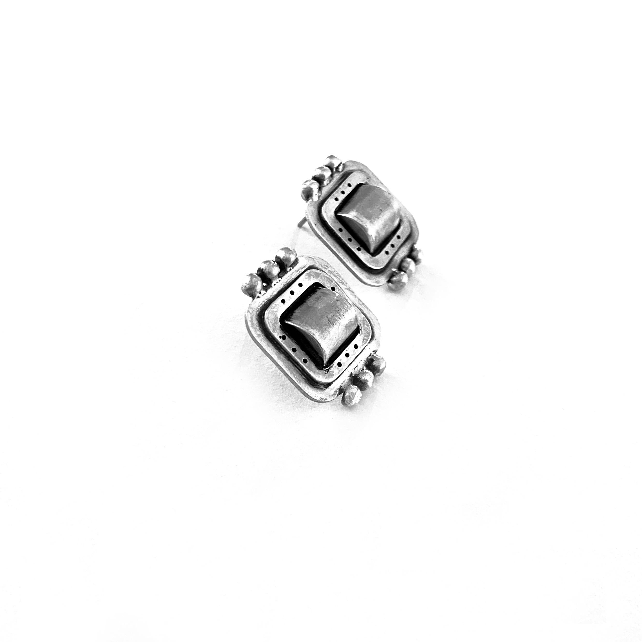 Echo Studs