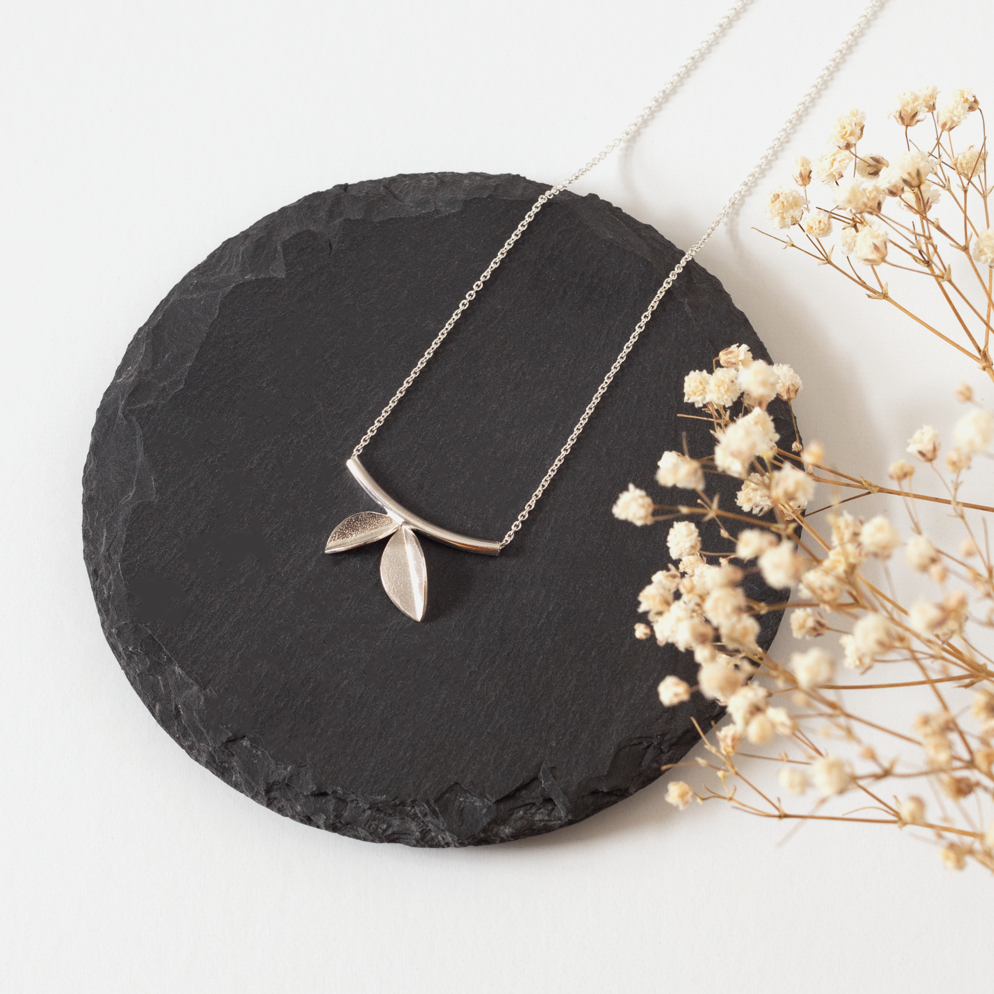 Curved Bar Necklace with Leaves