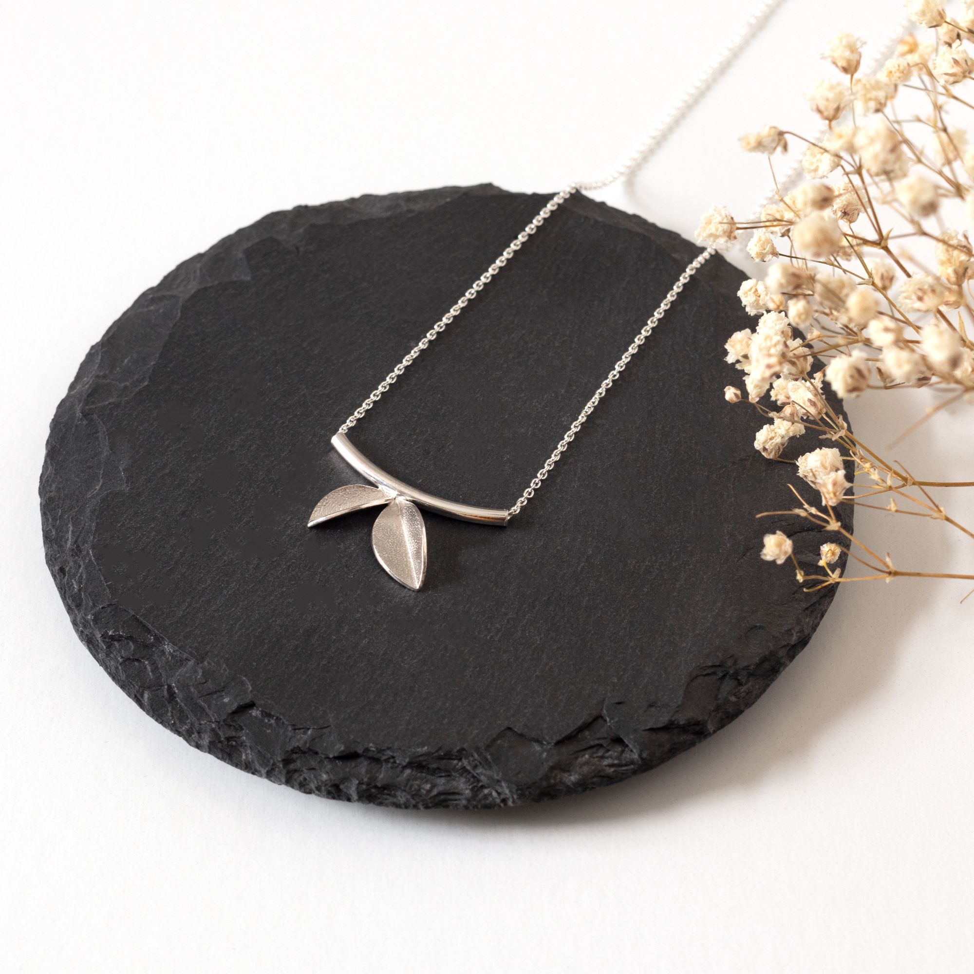Curved Bar Necklace with Leaves