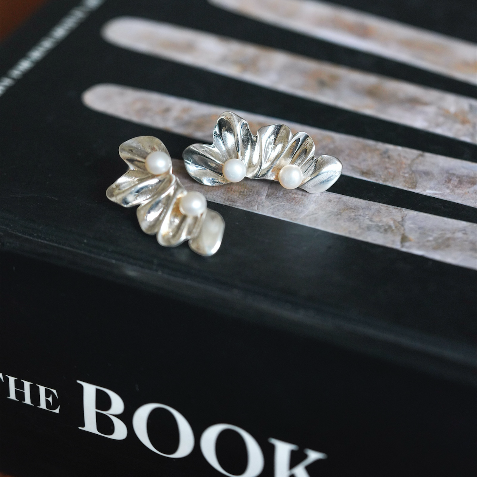 Silver Wave Pearl Earrings - Earrings - Kia Concept Store